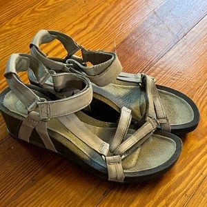 Women's Teva Ysidro Universal Wedge Sandal, Taupe Leather Size 7